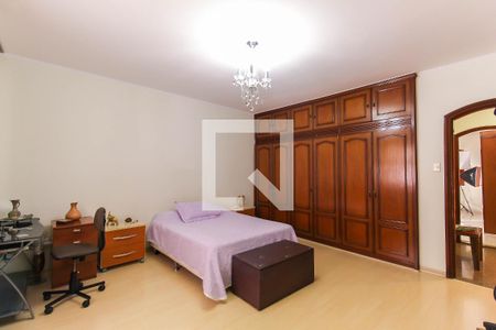 Casa à venda com 250m², 6 quartos e 4 vagasQuarto 2 - Suíte