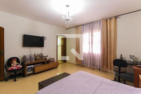 Casa à venda com 250m², 6 quartos e 4 vagasQuarto 2 - Suíte