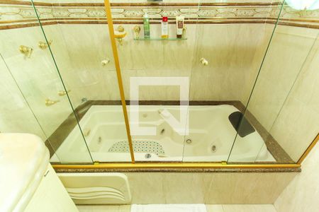 Casa à venda com 250m², 6 quartos e 4 vagasBanheiro da Suíte 2