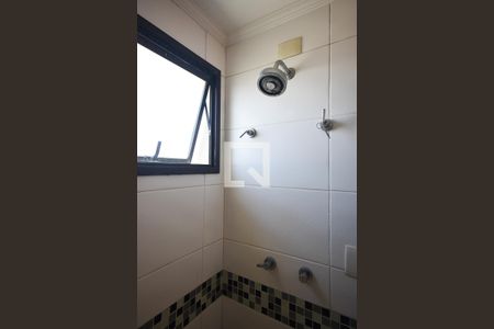 Apartamento para alugar com 112m², 3 quartos e 3 vagasChuveiro do banheiro da suíte 