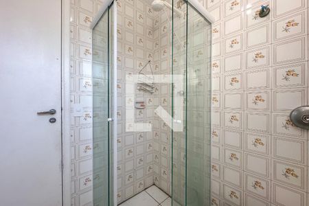 Banheiro de apartamento para alugar com 3 quartos, 70m² em Vila Júlia, Guarujá