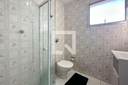 Banheiro de apartamento para alugar com 3 quartos, 70m² em Vila Júlia, Guarujá