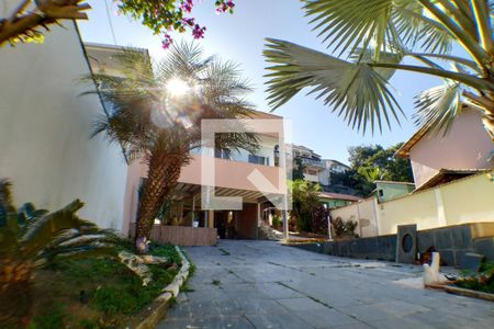 Casa à venda com 1800m², 5 quartos e 6 vagasFachada