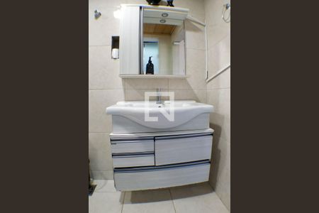 Casa à venda com 1800m², 5 quartos e 6 vagasBanheiro da Suíte 2