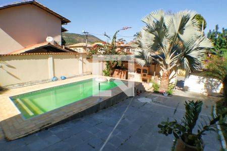 Casa à venda com 1800m², 5 quartos e 6 vagasPiscina