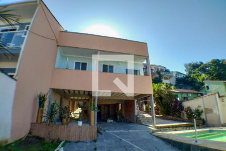 Casa à venda com 1800m², 5 quartos e 6 vagasFachada