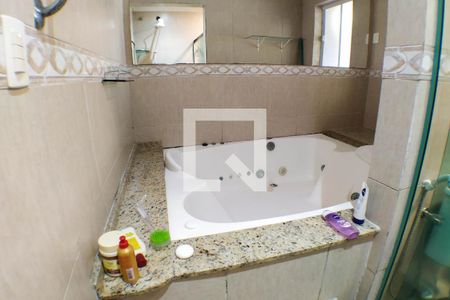 Casa à venda com 1800m², 5 quartos e 6 vagasBanheiro da Suíte 1