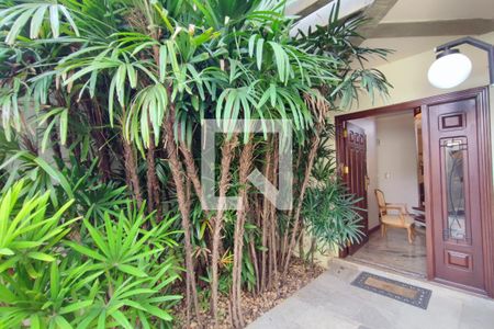 Casa para alugar com 640m², 4 quartos e 5 vagasEntrada