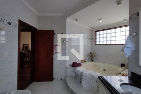 Casa para alugar com 640m², 4 quartos e 5 vagasBanheiro Suíte Master