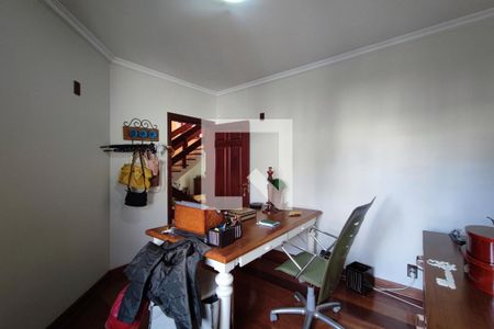 Casa para alugar com 640m², 4 quartos e 5 vagasEscritório