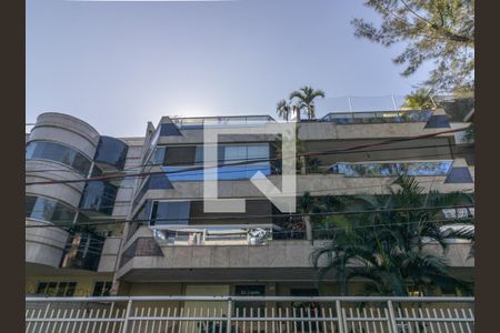 Apartamento à venda com 121m², 3 quartos e 2 vagas Apartamento à venda com 121m², 3 quartos e 2 vagasFachada