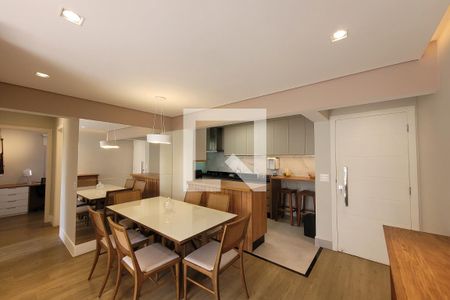 Detalhe sala de Jantar de apartamento para alugar com 3 quartos, 75m² em Aclimação, São Paulo