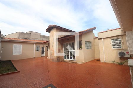 Casa à venda com 170m², 2 quartos e 10 vagasQuintal 