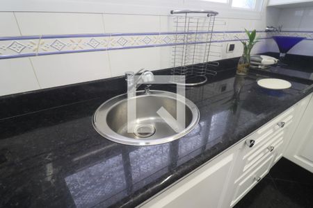 Casa à venda com 170m², 2 quartos e 10 vagasCozinha 