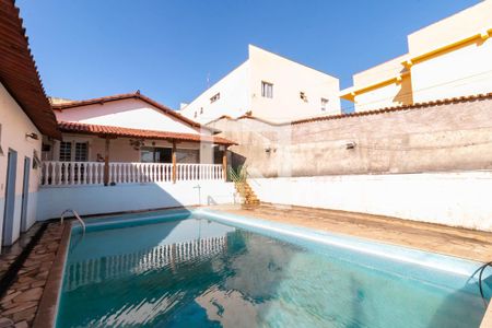 Casa à venda com 162m², 3 quartos e 3 vagasPiscina