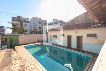 Casa à venda com 162m², 3 quartos e 3 vagasPiscina