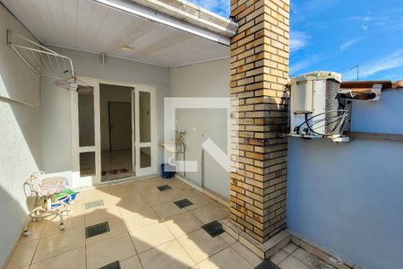 Casa à venda com 120m², 4 quartos e 1 vagaÁrea de Serviço