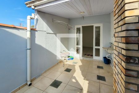 Casa à venda com 120m², 4 quartos e 1 vagaÁrea de Serviço