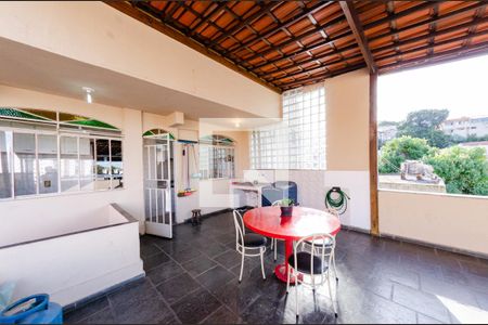 Casa à venda com 314m², 6 quartos e 3 vagasÁrea de serviço