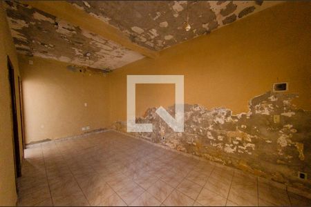 Casa à venda com 314m², 6 quartos e 3 vagasCasa de fundos