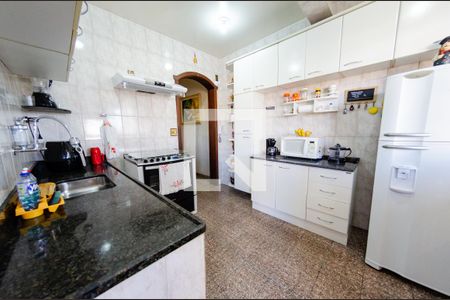 Casa à venda com 314m², 6 quartos e 3 vagasCozinha