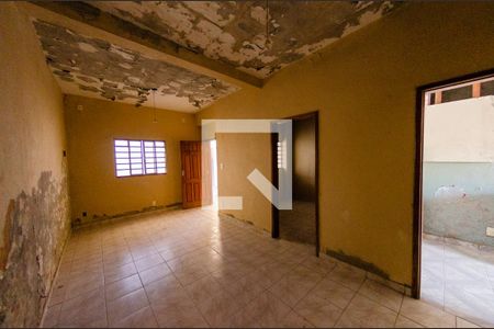 Casa à venda com 314m², 6 quartos e 3 vagasCasa de fundos