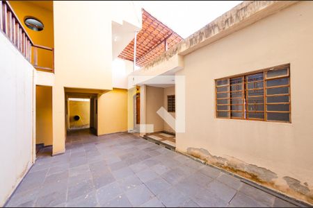 Casa à venda com 314m², 6 quartos e 3 vagasCasa de fundos