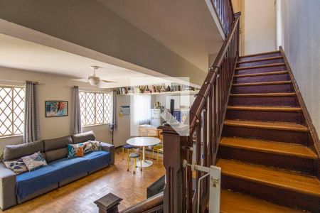 Escada de casa para alugar com 2 quartos, 160m² em Lapa, São Paulo