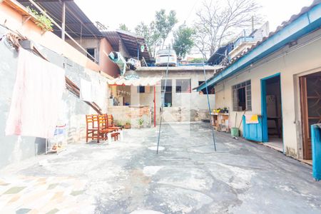 Casa à venda com 250m², 2 quartos e 3 vagasQuintal