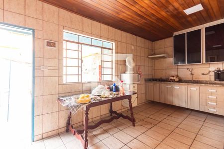 Casa à venda com 250m², 2 quartos e 3 vagasCOzinha 