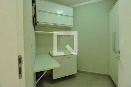 Apartamento à venda com 145m², 3 quartos e 3 vagas Apartamento à venda com 145m², 3 quartos e 3 vagasQuarto de Serviço