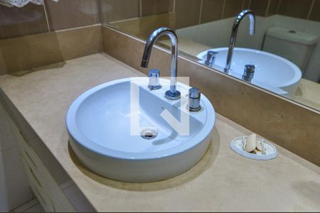 Apartamento à venda com 145m², 3 quartos e 3 vagas Apartamento à venda com 145m², 3 quartos e 3 vagasBanheiro Corredor