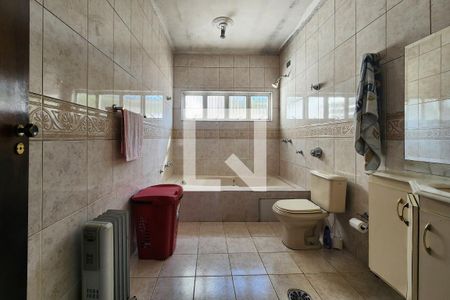 Casa à venda com 360m², 4 quartos e 3 vagasBanheiro da Suíte 1