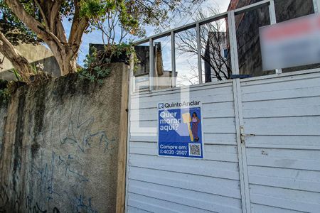 Casa à venda com 270m², 4 quartos e 2 vagas Casa à venda com 270m², 4 quartos e 2 vagasFachada