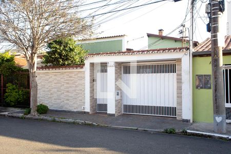 Casa à venda com 200m², 2 quartos e 2 vagasFachada