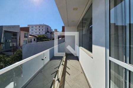Casa à venda com 480m², 3 quartos e 10 vagas Casa à venda com 480m², 3 quartos e 10 vagasSacada