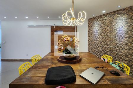 Casa à venda com 480m², 3 quartos e 10 vagas Casa à venda com 480m², 3 quartos e 10 vagasSala de Jantar