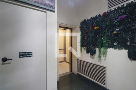 Apartamento à venda com 350m², 4 quartos e 4 vagasHall de entrada de serviço