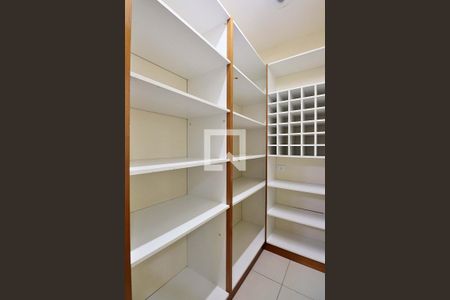 Apartamento à venda com 350m², 4 quartos e 4 vagasDespensa