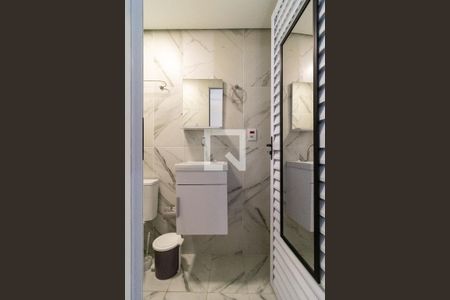 Banheiro de kitnet/studio para alugar com 1 quarto, 15m² em Barra Funda, São Paulo