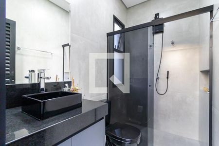 Casa de condomínio à venda com 198m², 3 quartos e 4 vagas Casa de condomínio à venda com 198m², 3 quartos e 4 vagasBanheiro externo