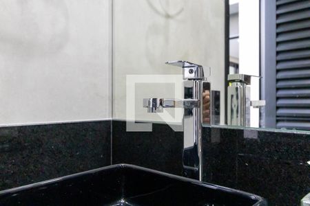 Casa de condomínio à venda com 198m², 3 quartos e 4 vagas Casa de condomínio à venda com 198m², 3 quartos e 4 vagasBanheiro externo