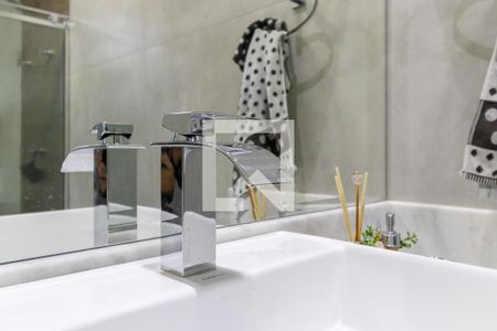 Casa de condomínio à venda com 198m², 3 quartos e 4 vagas Casa de condomínio à venda com 198m², 3 quartos e 4 vagasBanheiro da suíte 2