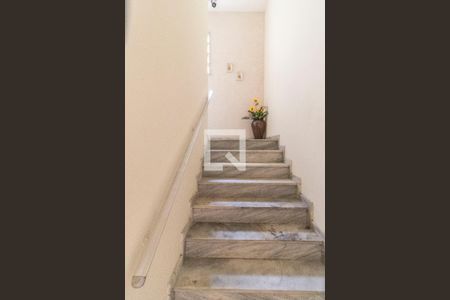 Apartamento à venda com 180m², 3 quartos e 2 vagasEscada