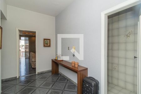 Hall  de apartamento à venda com 3 quartos, 180m² em Olaria, Rio de Janeiro