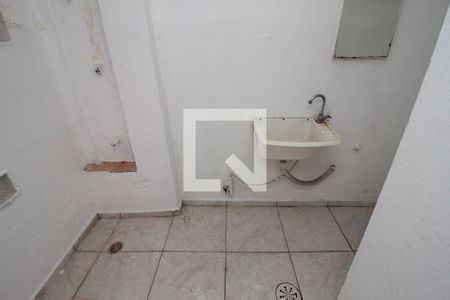Banheiro de kitnet/studio para alugar com 0 quarto, 30m² em Santa Efigênia, São Paulo