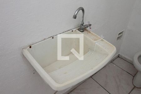 Banheiro de kitnet/studio para alugar com 0 quarto, 30m² em Santa Efigênia, São Paulo
