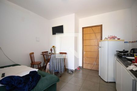 Sala/Cozinha de kitnet/studio para alugar com 1 quarto, 35m² em Guará Ii, Brasília