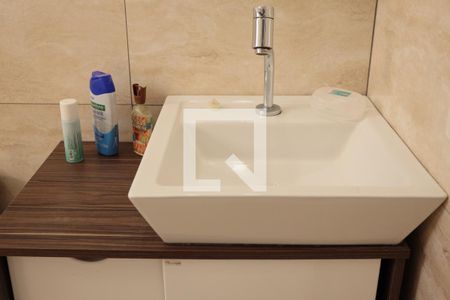Apartamento para alugar com 47m², 2 quartos e 1 vagaDetalhe do banheiro