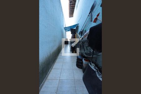 Casa à venda com 116m², 2 quartos e 2 vagasCorredor externo